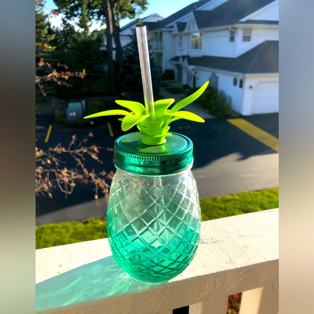 Pineapple Cup with Straw